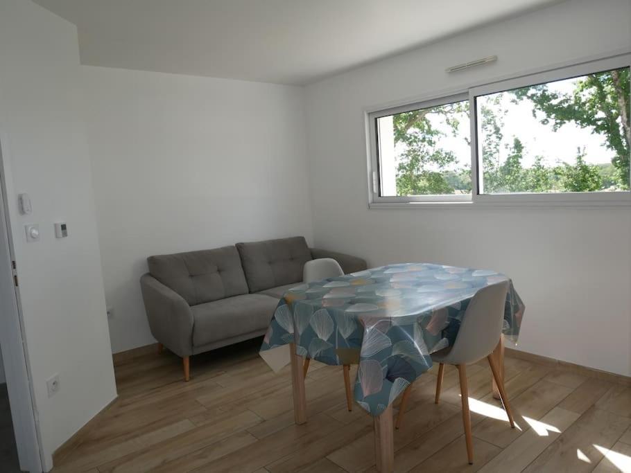 Appt T2 Confortable Ла-Рош-сюр-Йон Экстерьер фото